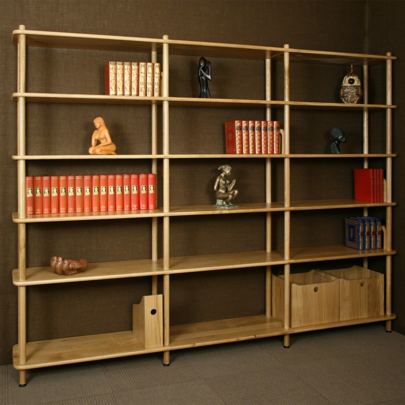 Bibliothèque en bois massif au look classique